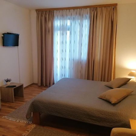 Apartment And Rooms Nevenka 波利亚纳克 外观 照片