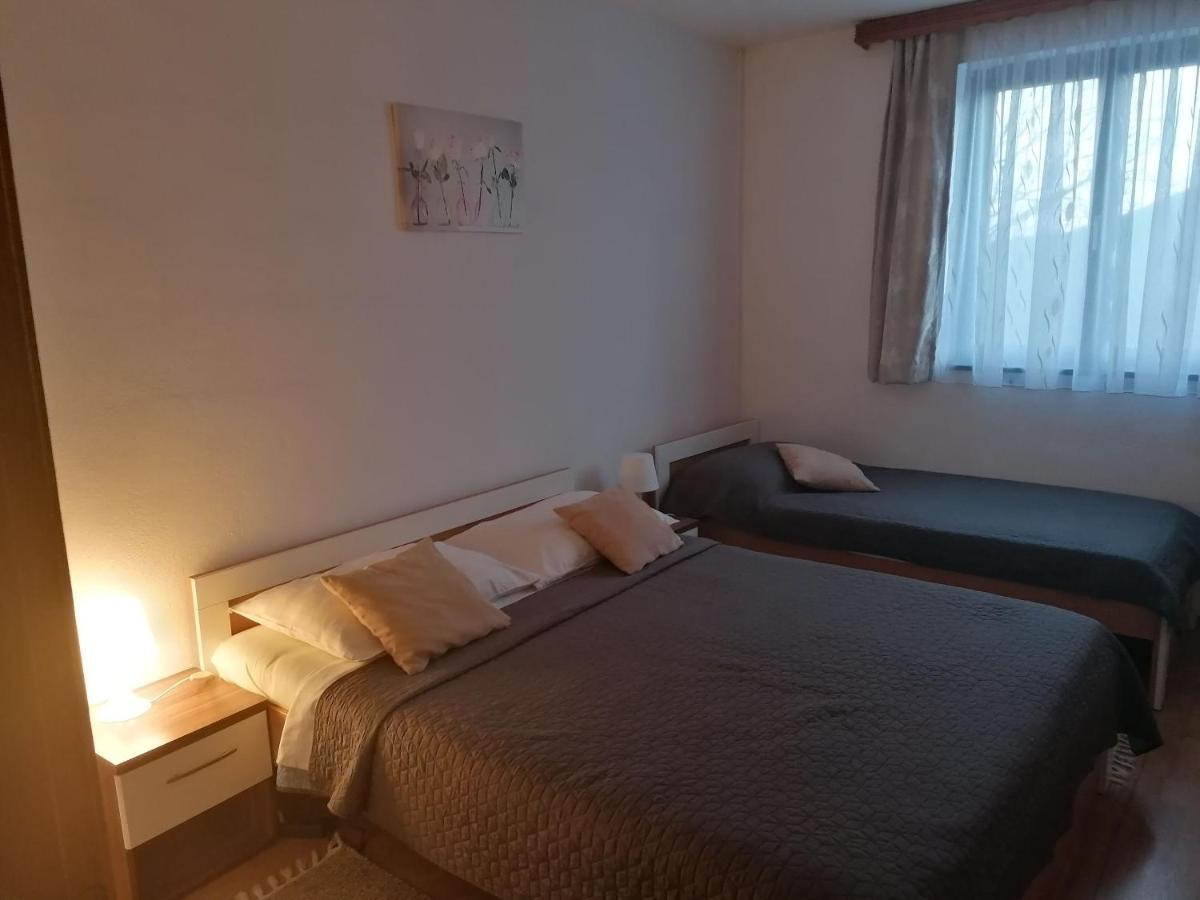 Apartment And Rooms Nevenka 波利亚纳克 外观 照片