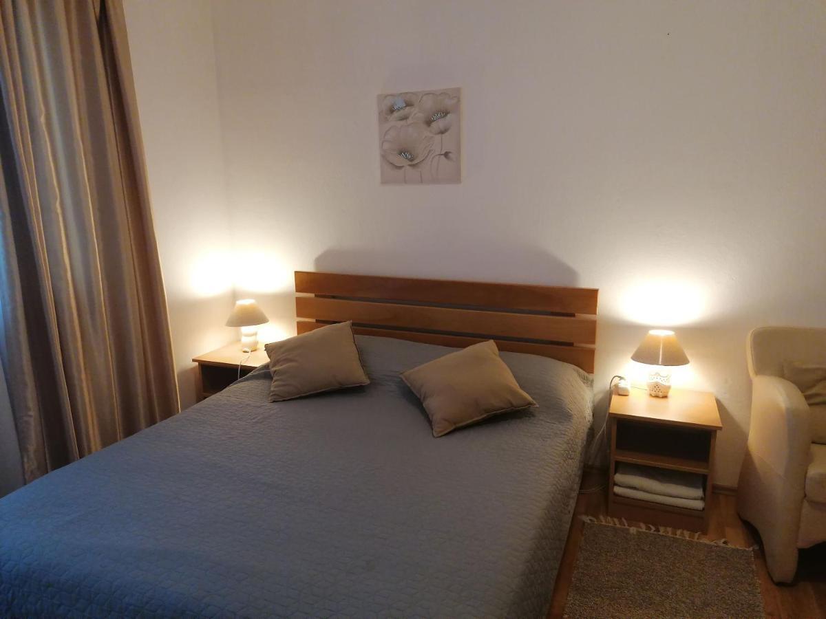 Apartment And Rooms Nevenka 波利亚纳克 外观 照片
