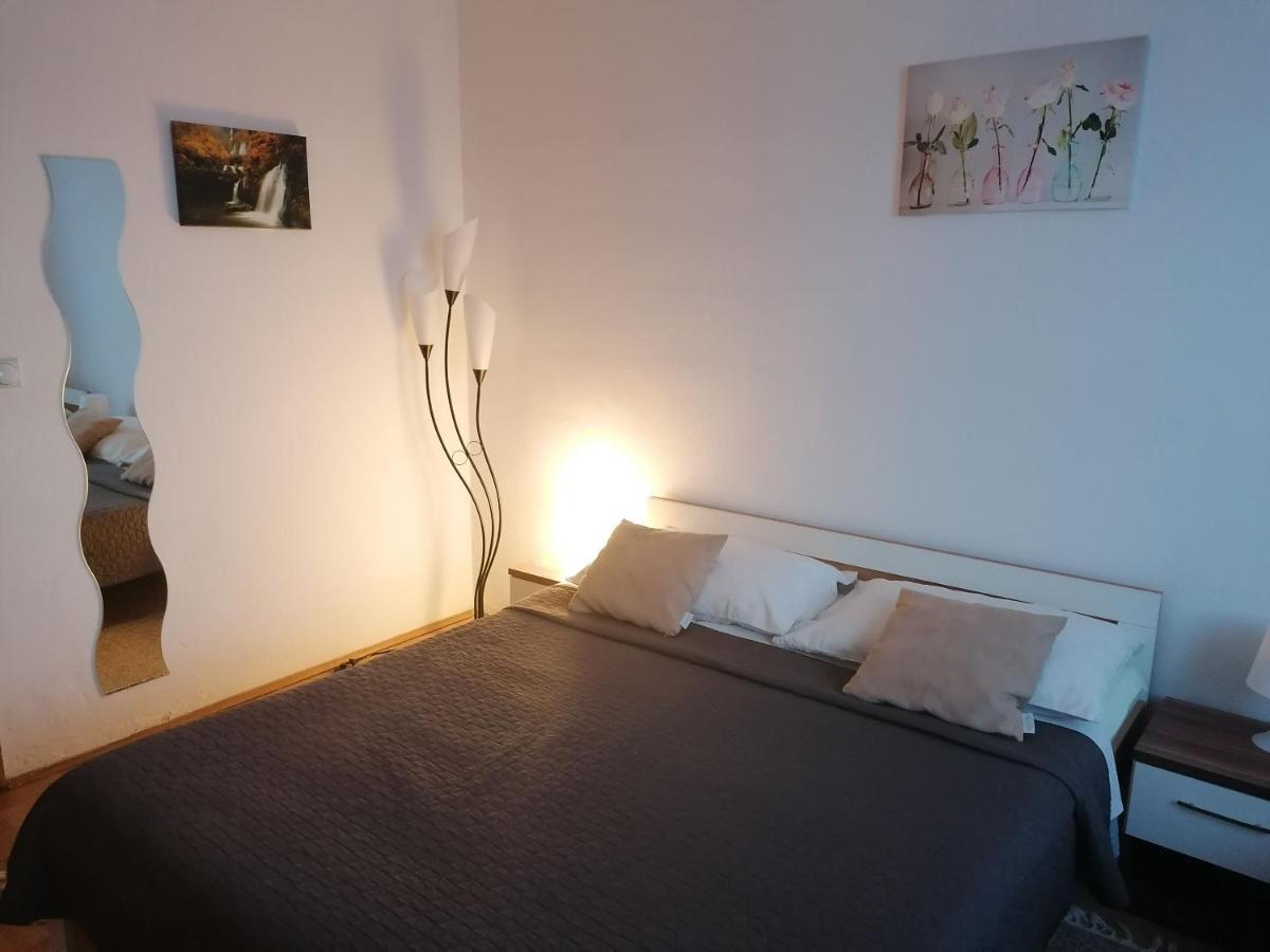 Apartment And Rooms Nevenka 波利亚纳克 外观 照片