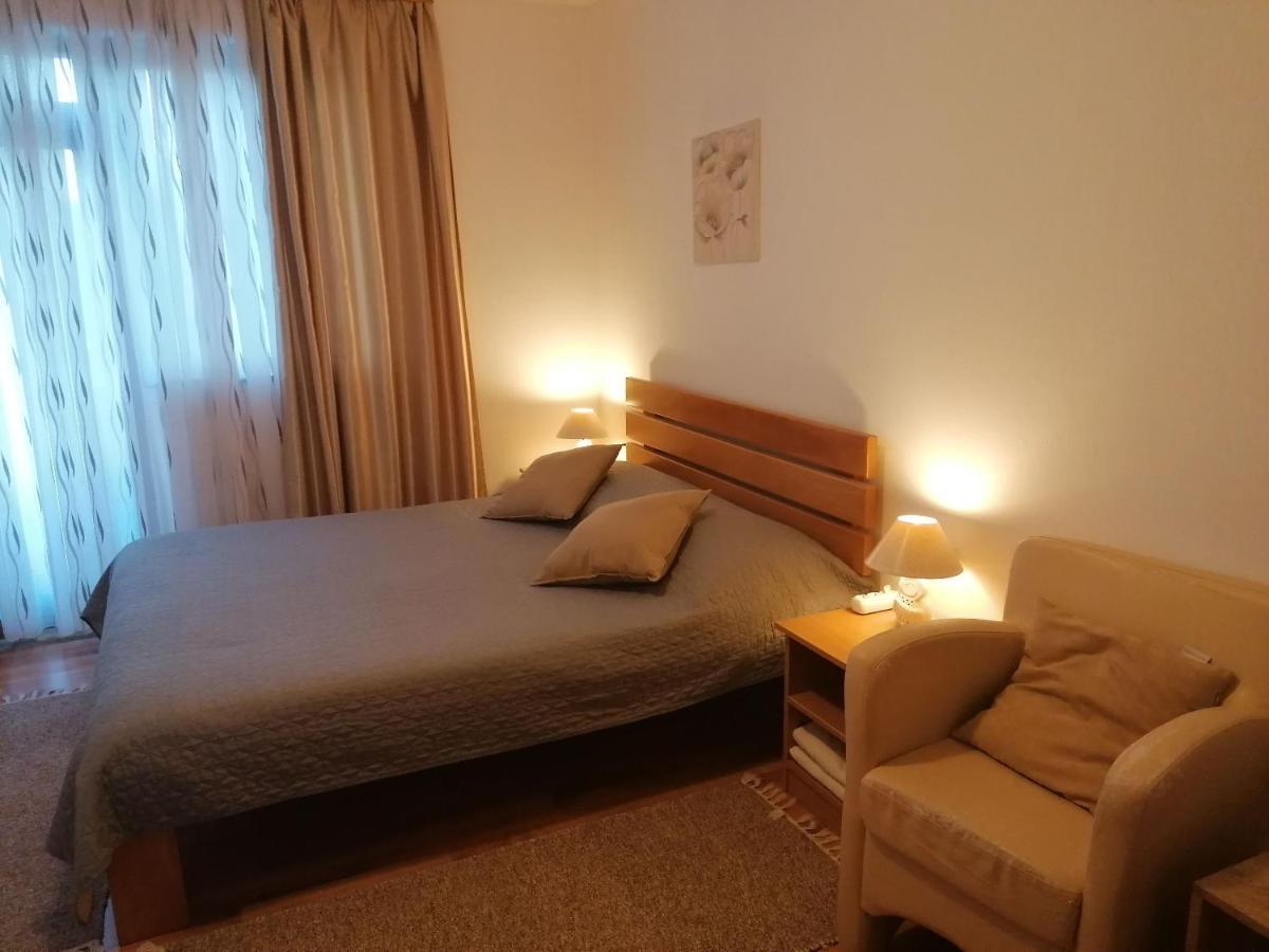 Apartment And Rooms Nevenka 波利亚纳克 外观 照片